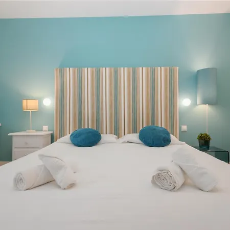 With Stunning Sea Views, Puerto Banus Apartment Marbella